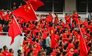 开云体育登录-比赛现场气氛热烈，球迷为球队呐喊助威