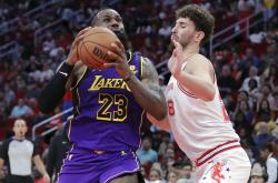 开云体育官网-勇士遭遇雷霆绝杀，少主扛鼎成神