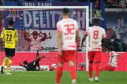 开云体育入口-拜仁慕尼黑客场战胜RB莱比锡，德甲联赛豪取三分，领跑榜首位置的简单介绍