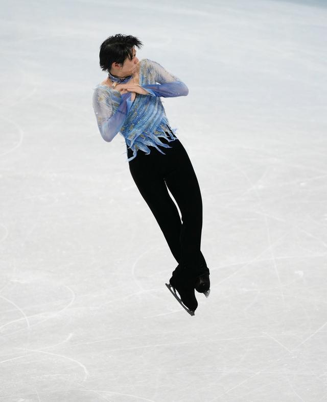 斩获绝美！花滑冰场上夺得冠军头衔