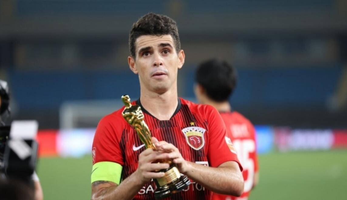 新晋球星表现抢眼，引发球迷热议和赞誉