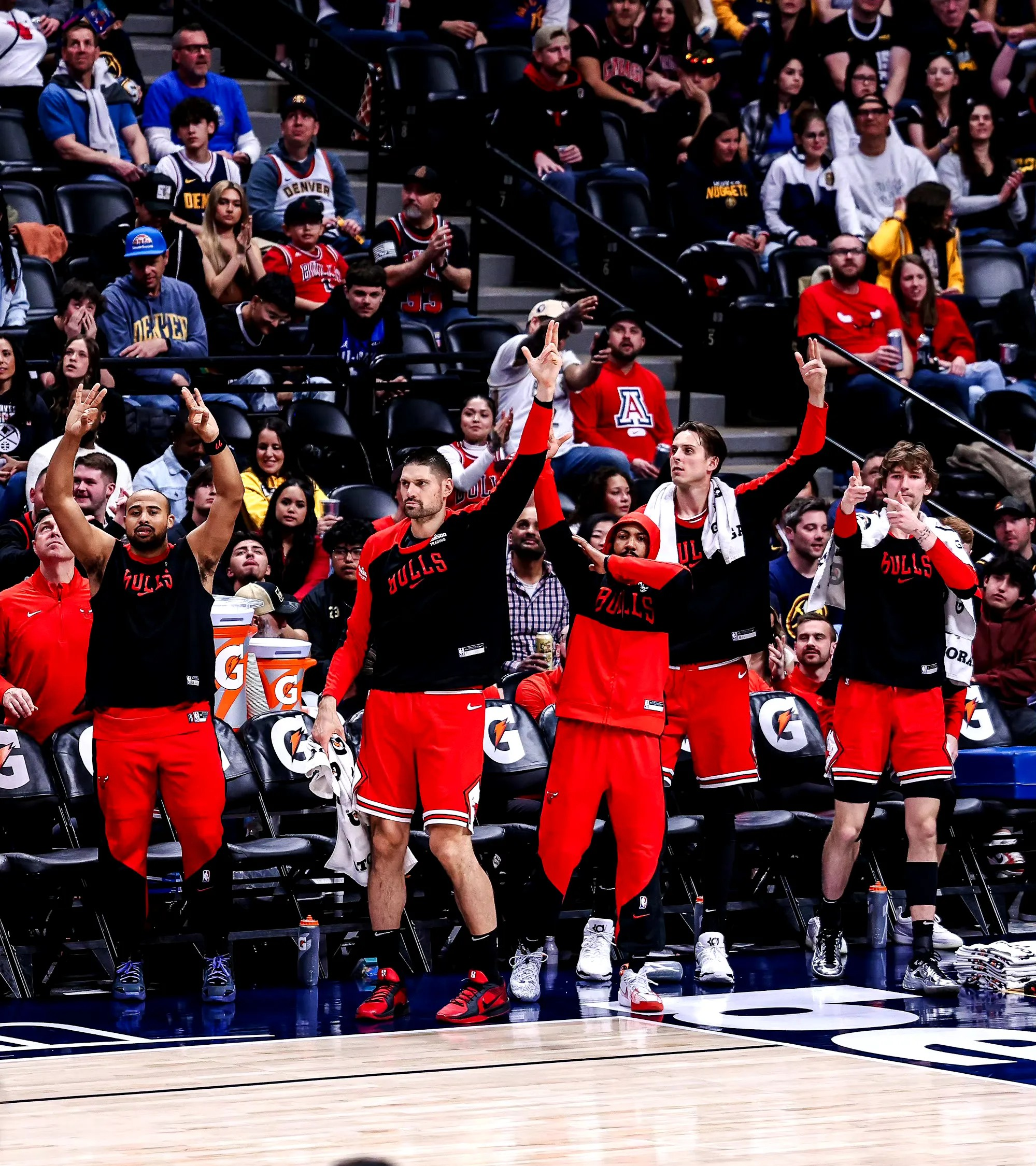 关于公牛主场战胜老鹰，取得关键胜利的信息