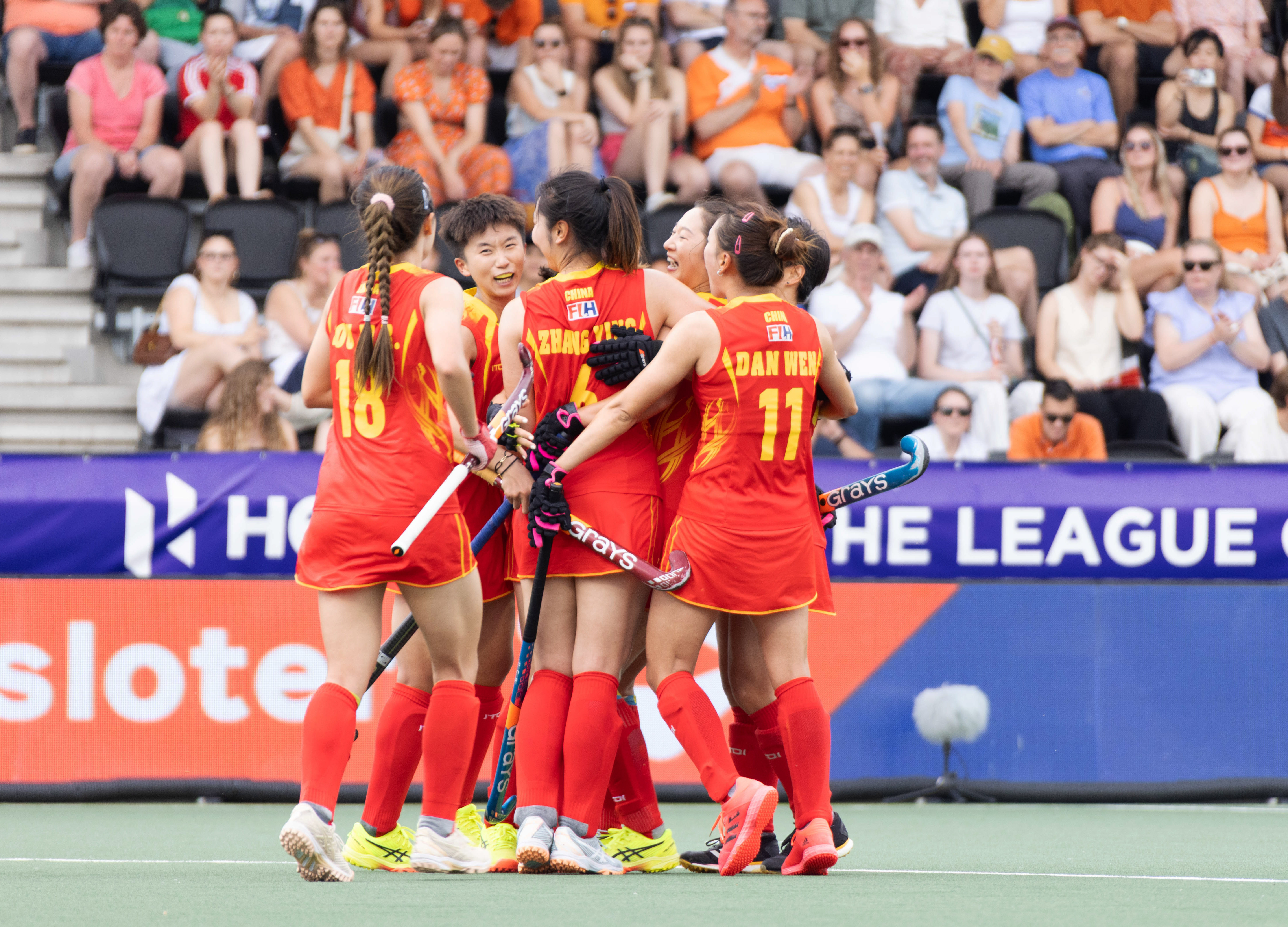 荷兰女子足球锦标赛凭借团队实力夺冠