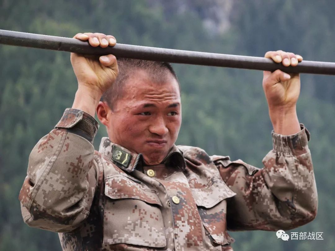 加拿大队奋勇作战,夺得冠军头衔 加拿大队奋勇作战,夺得冠军头衔