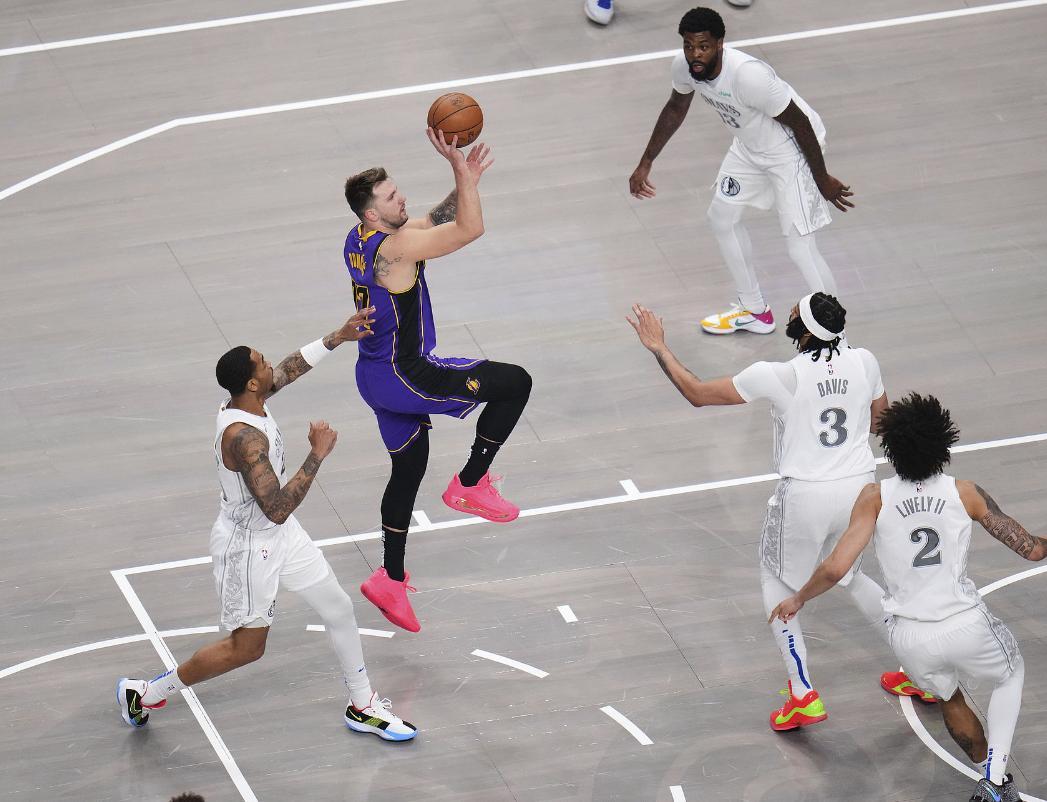 独行侠主场负于开拓者，东契奇狂砍40分的简单介绍