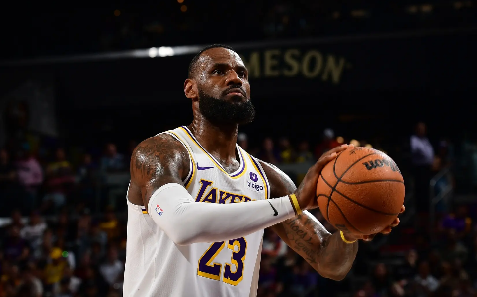 湖人负雄鹿,詹姆斯33分10助攻 湖人负雄鹿,詹姆斯33分10助攻