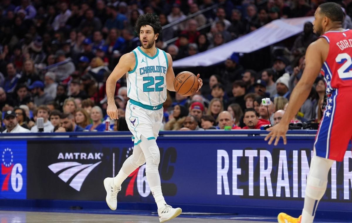 黄蜂主场险胜公牛,士气大增 黄蜂主场险胜公牛,士气大增