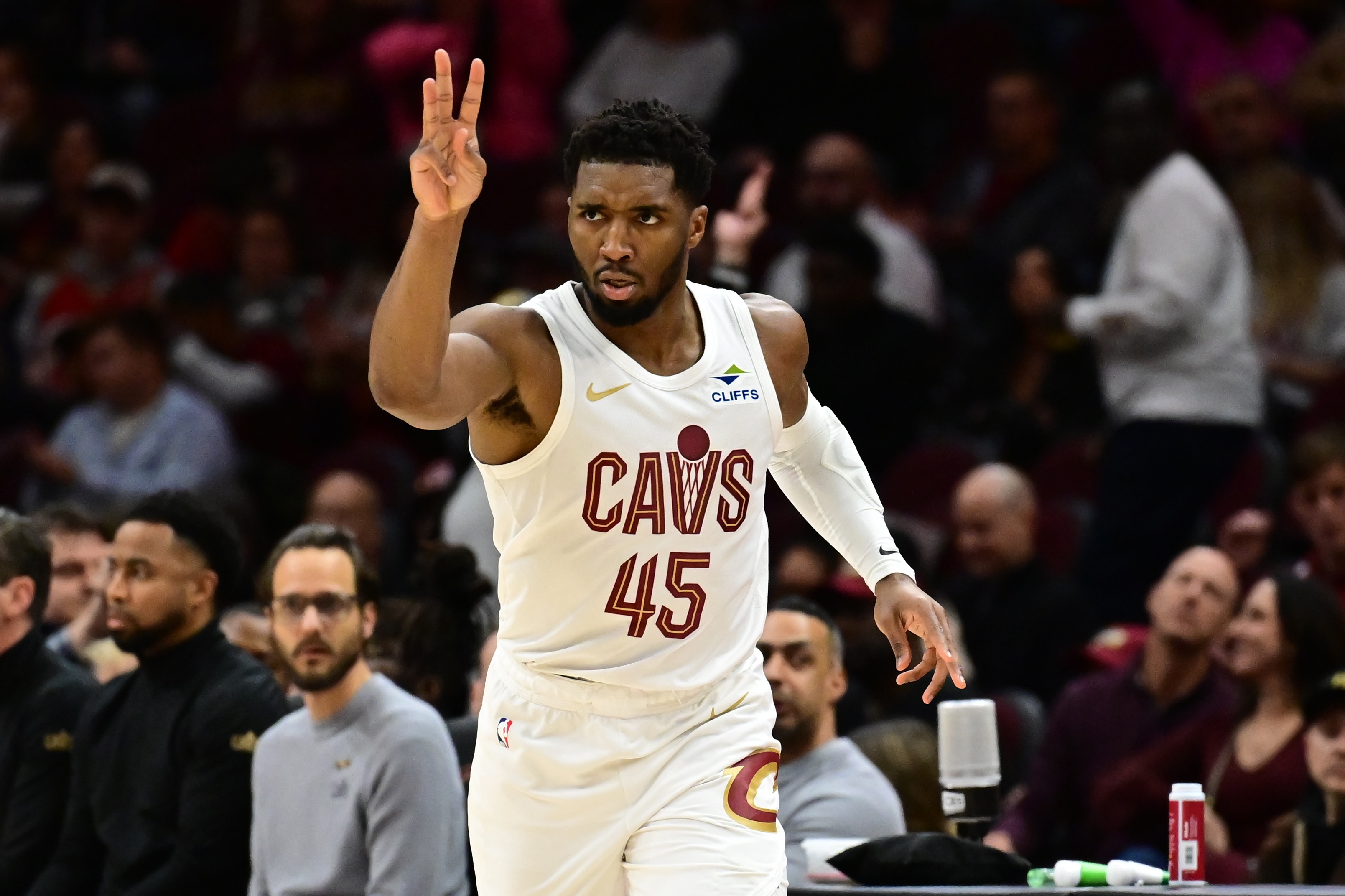 爵士防守出色，米切尔火力全开？