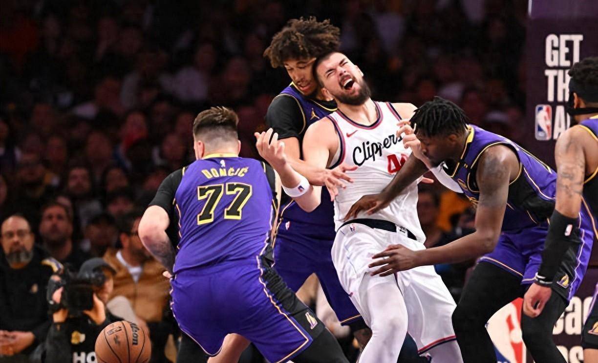 快船大胜勇士！对手四连败态势明显