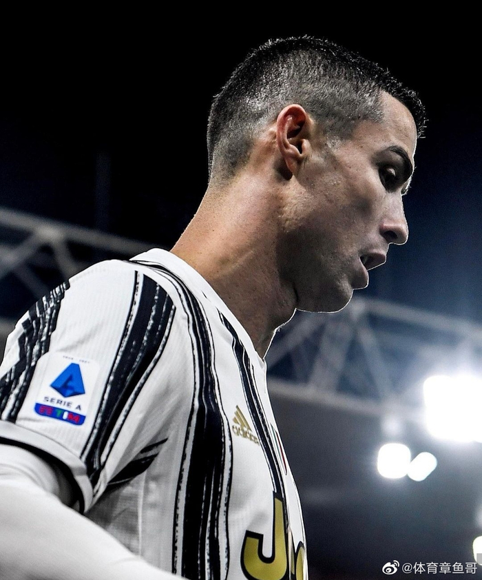 尤文图斯2-1逆转热那亚，C罗传射梅西下课的简单介绍