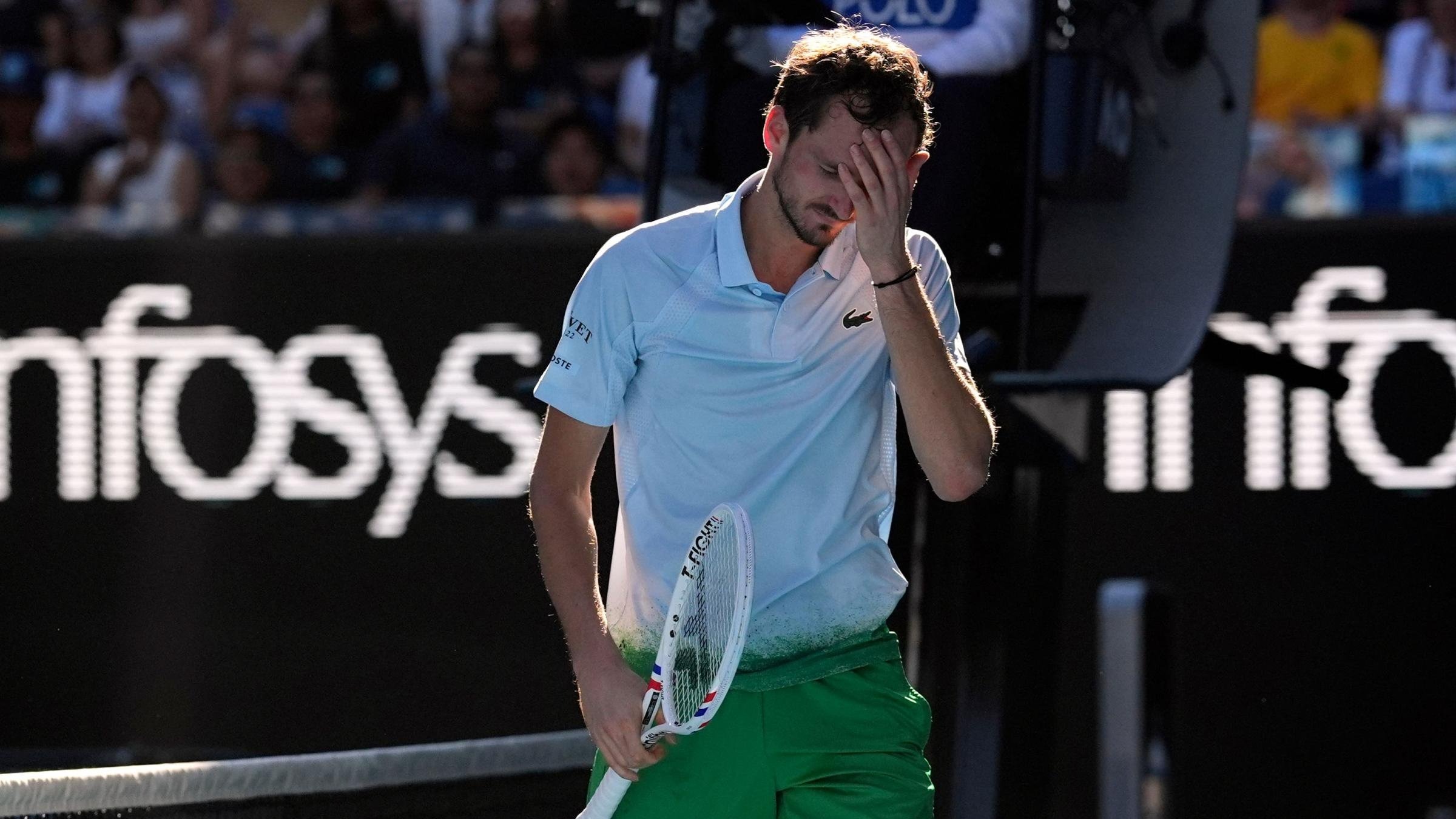 包含澳大利亚网球队险胜世界网球队，梅德韦杰夫高光表现的词条