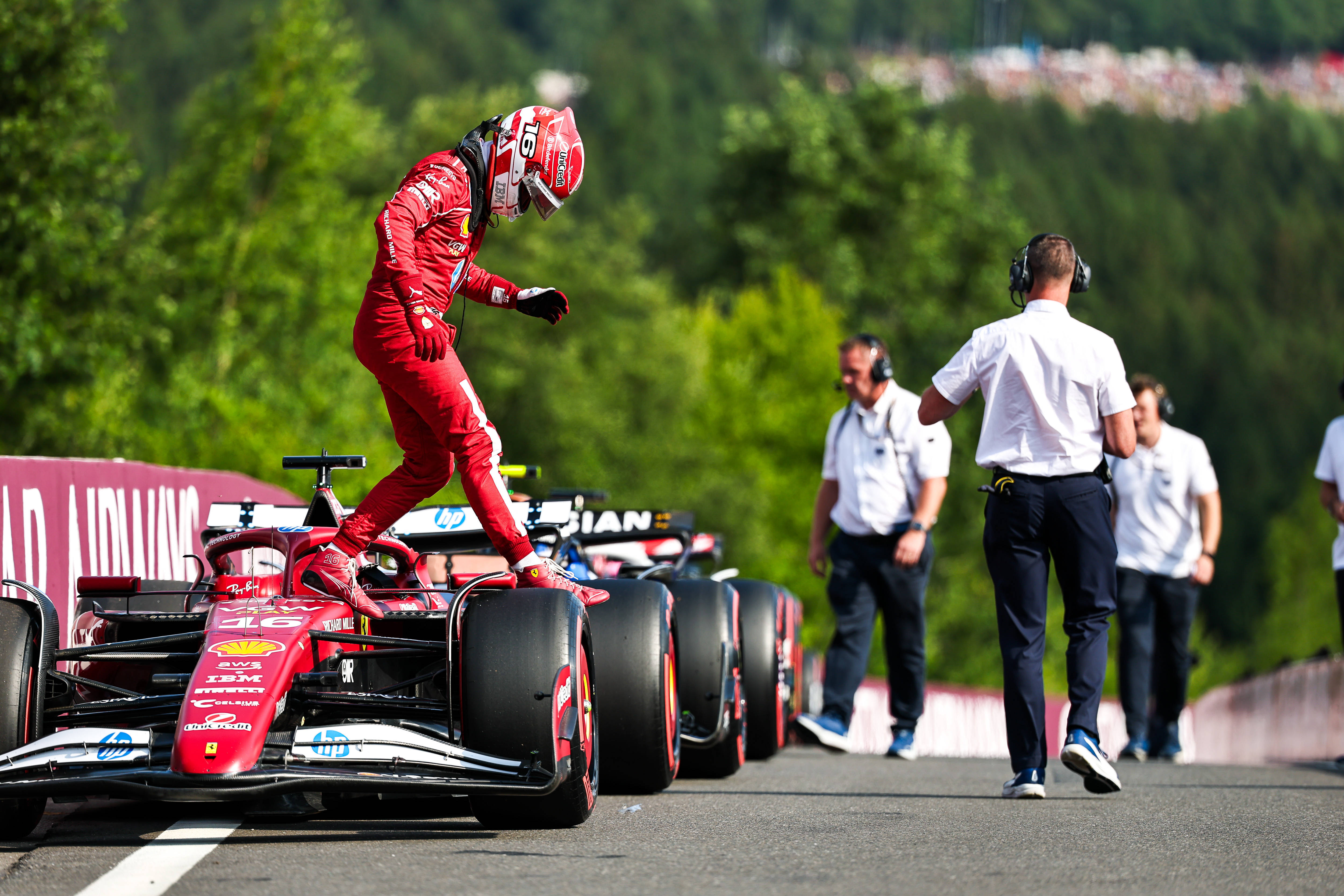 红牛二队绝杀雷诺车队,皮亚斯特里带队取胜 红牛二队绝杀雷诺车队,皮亚斯特里带队取胜